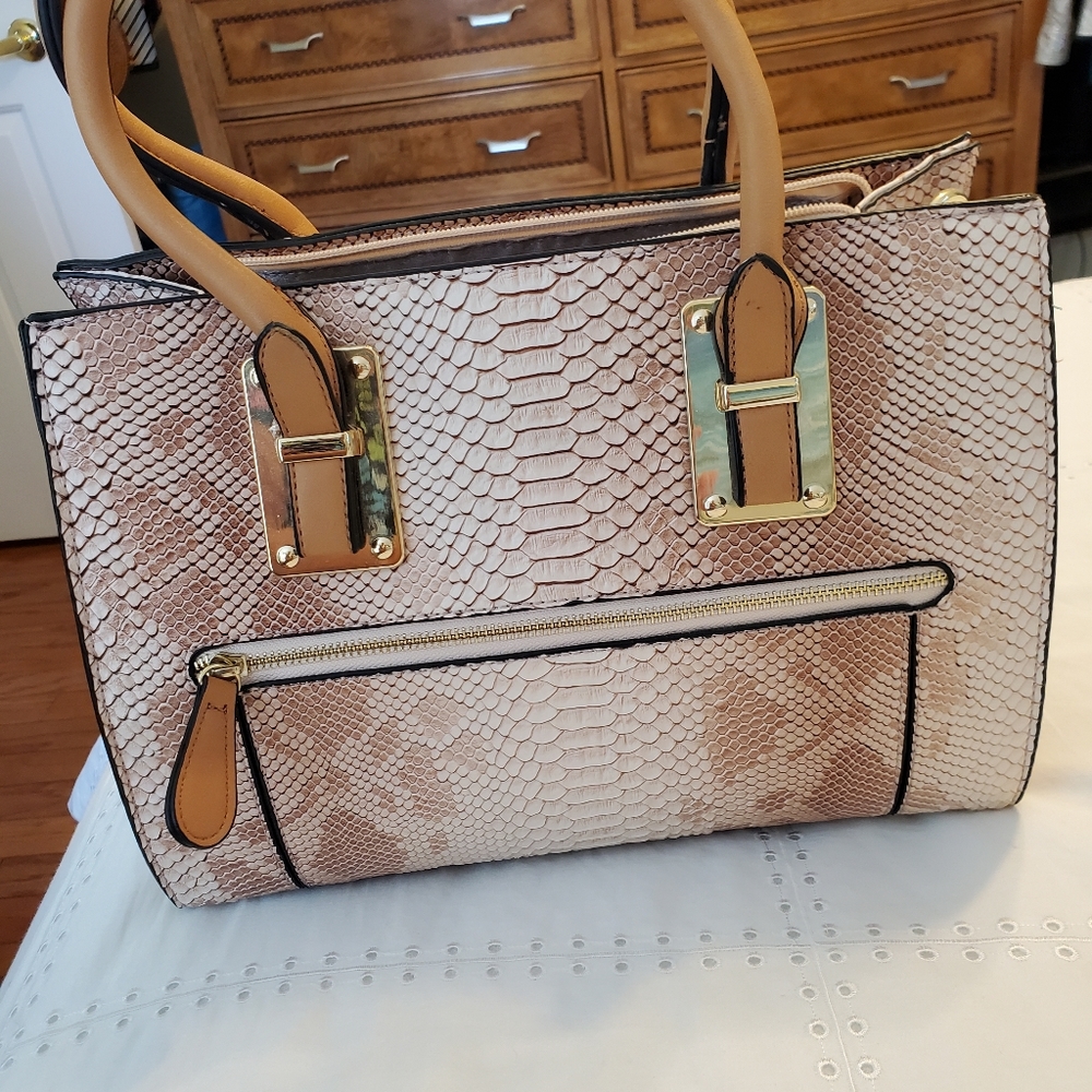 Handbag - Picture 2 of 9